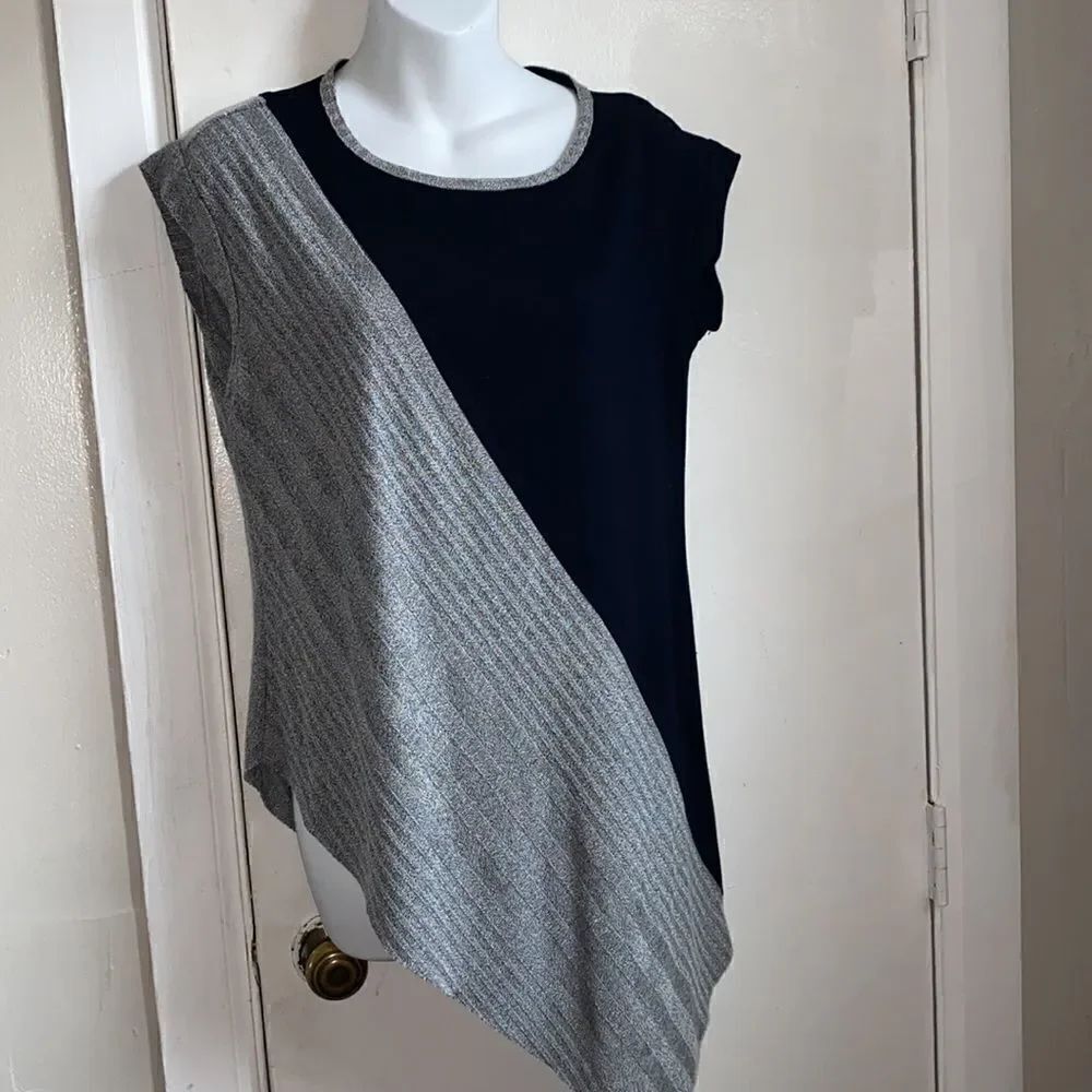BAR III Asymmetrical Color Block Cap Sleeve Top-S - Picture 2 of 7